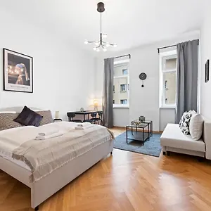  Apartment Cozy In 16th District Austria